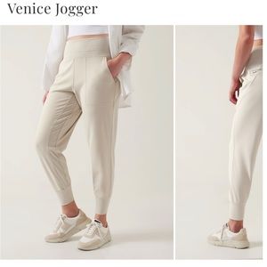 NWT Athleta Venice jogger in size S color Abalone Grey
